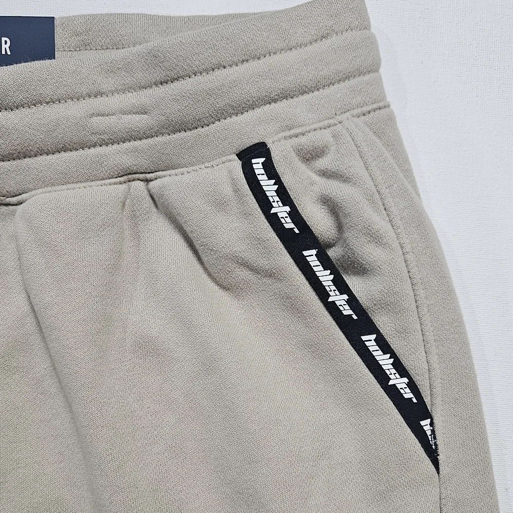 Hollister Shorts Mens XXL Tan Athletic Joggers Adjustable Waist Y2K Preppy Style